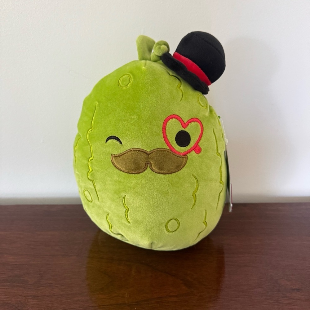 NWT Squishmallows 8" Charles the Pickle with Heart Monocle